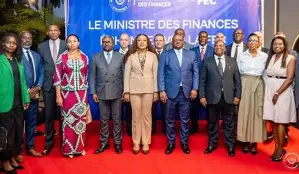 Photo de famille du ministre des finances et la délégation de la FEC