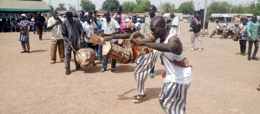 Les troupes locales en prestations